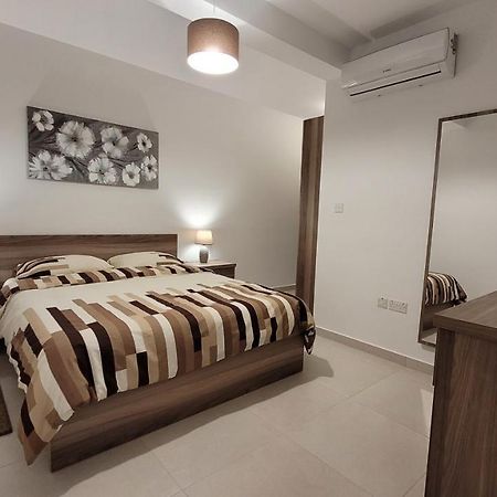 Lovely Apartment With Side Sea View 圣保罗湾城 外观 照片